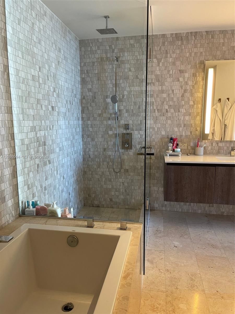 Real estate property located at 68 6th St #2409, Miami-dade, Reach Condo, Miami, FL