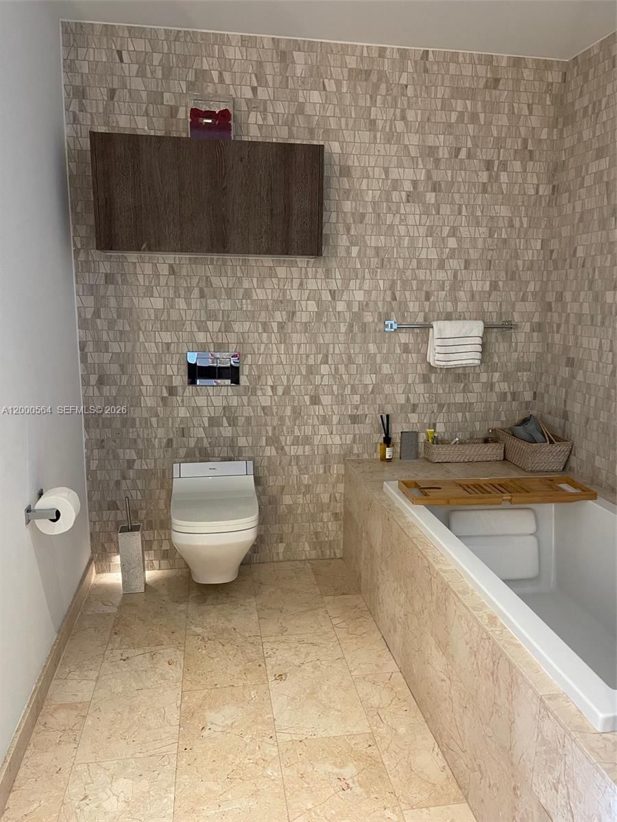 Real estate property located at 68 6th St #2409, Miami-dade, Reach Condo, Miami, FL