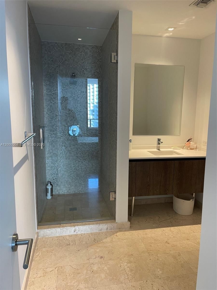 Real estate property located at 68 6th St #2409, Miami-dade, Reach Condo, Miami, FL