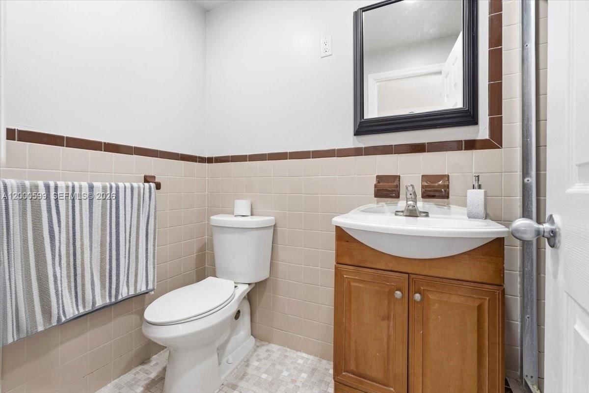 Real estate property located at 8197 14th Ct, Miami-dade, Palm Springs Lakes 2nd Ad, Hialeah, FL