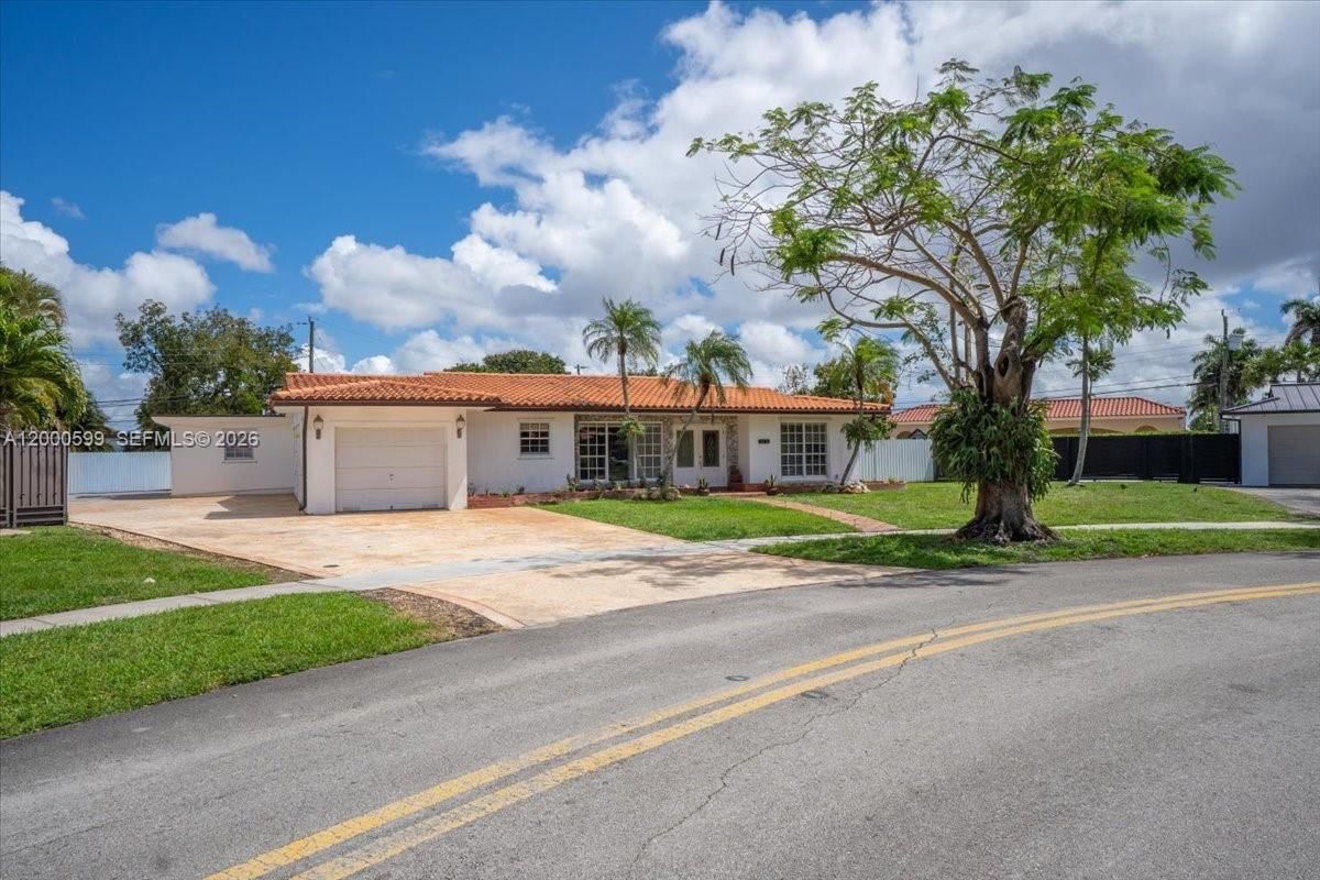 Real estate property located at 8197 14th Ct, Miami-dade, Palm Springs Lakes 2nd Ad, Hialeah, FL