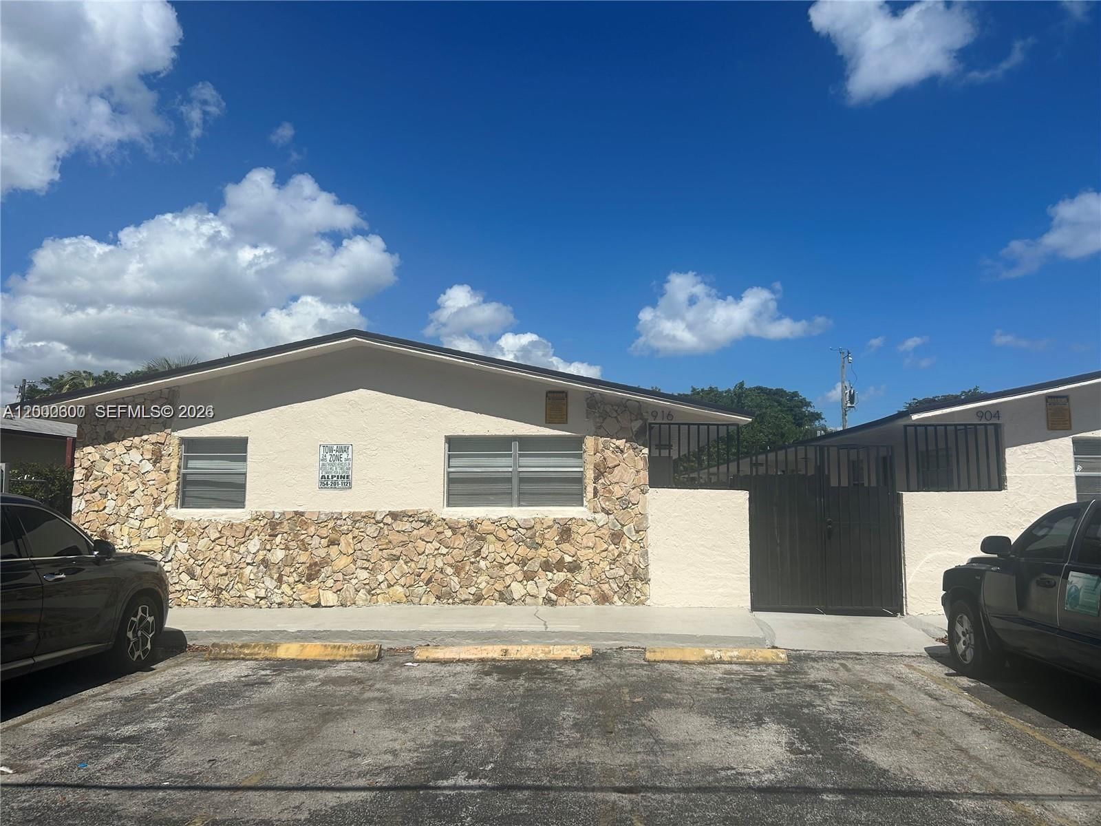Real estate property located at 904 10th St, Broward, Golden Heights, Hallandale Beach, FL