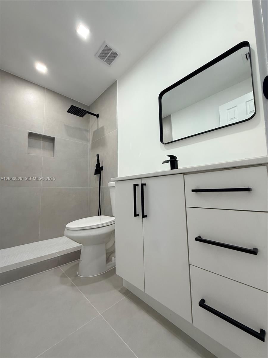 Real estate property located at 12104 110th St Cir S, Miami-dade, Devon-aire Villas Sec 3, Miami, FL