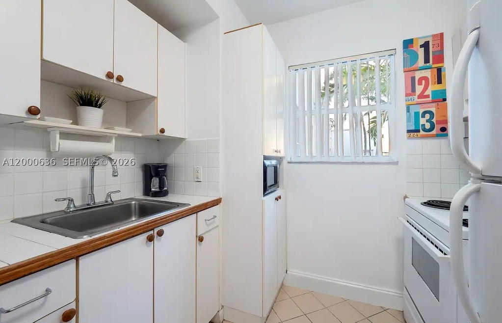 Real estate property located at 2615 Collins Ave #37, Miami-dade, Jasmine Condo, Miami Beach, FL