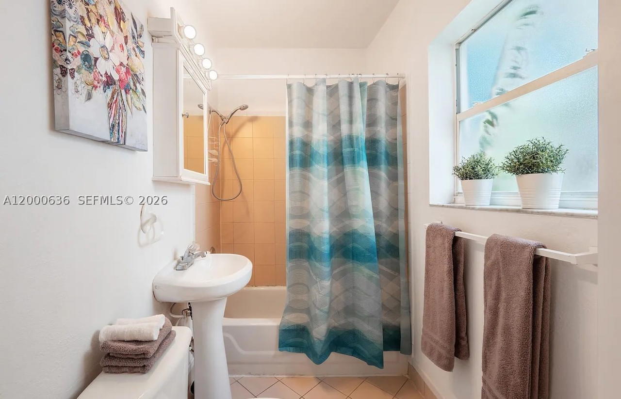 Real estate property located at 2615 Collins Ave #37, Miami-dade, Jasmine Condo, Miami Beach, FL