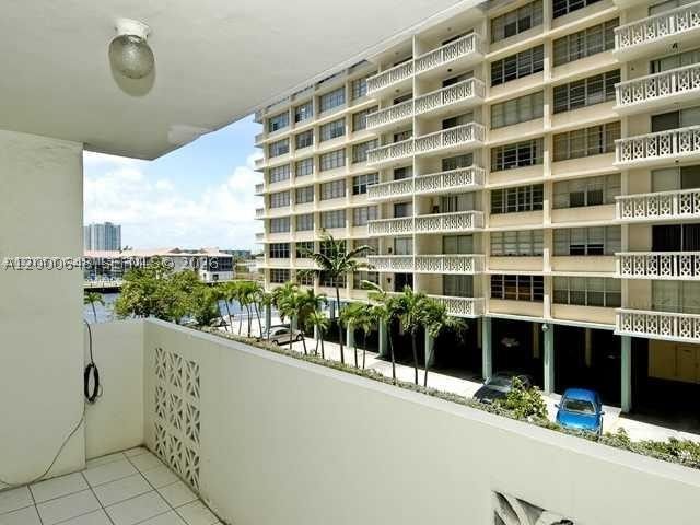 Real estate property located at 1833 Ocean Dr #307, Broward, Plaza Towers North Condo, Hallandale Beach, FL