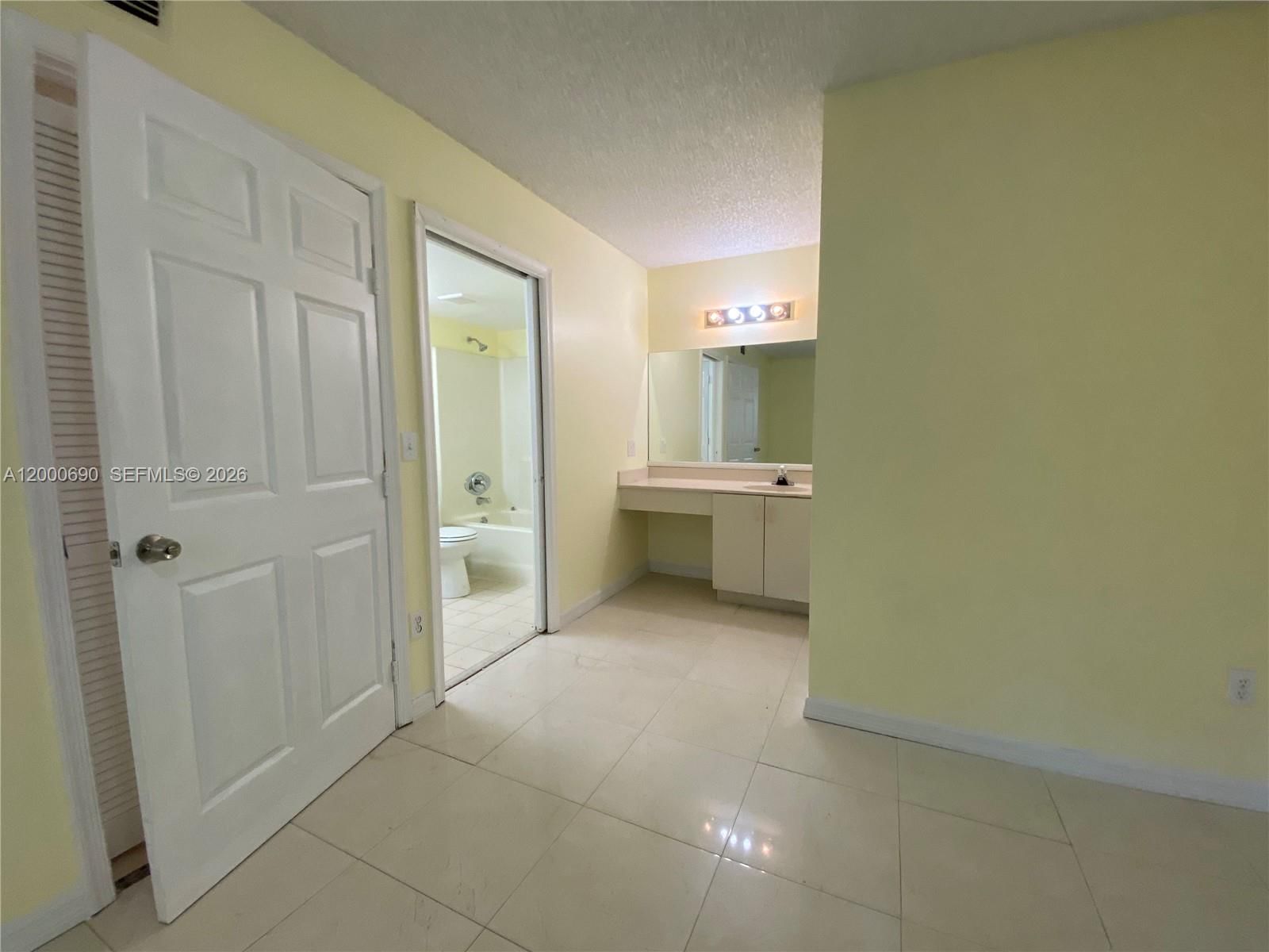 Real estate property located at 3670 56th Ave #705, Broward, Lakewood At Emerald Hills, Hollywood, FL