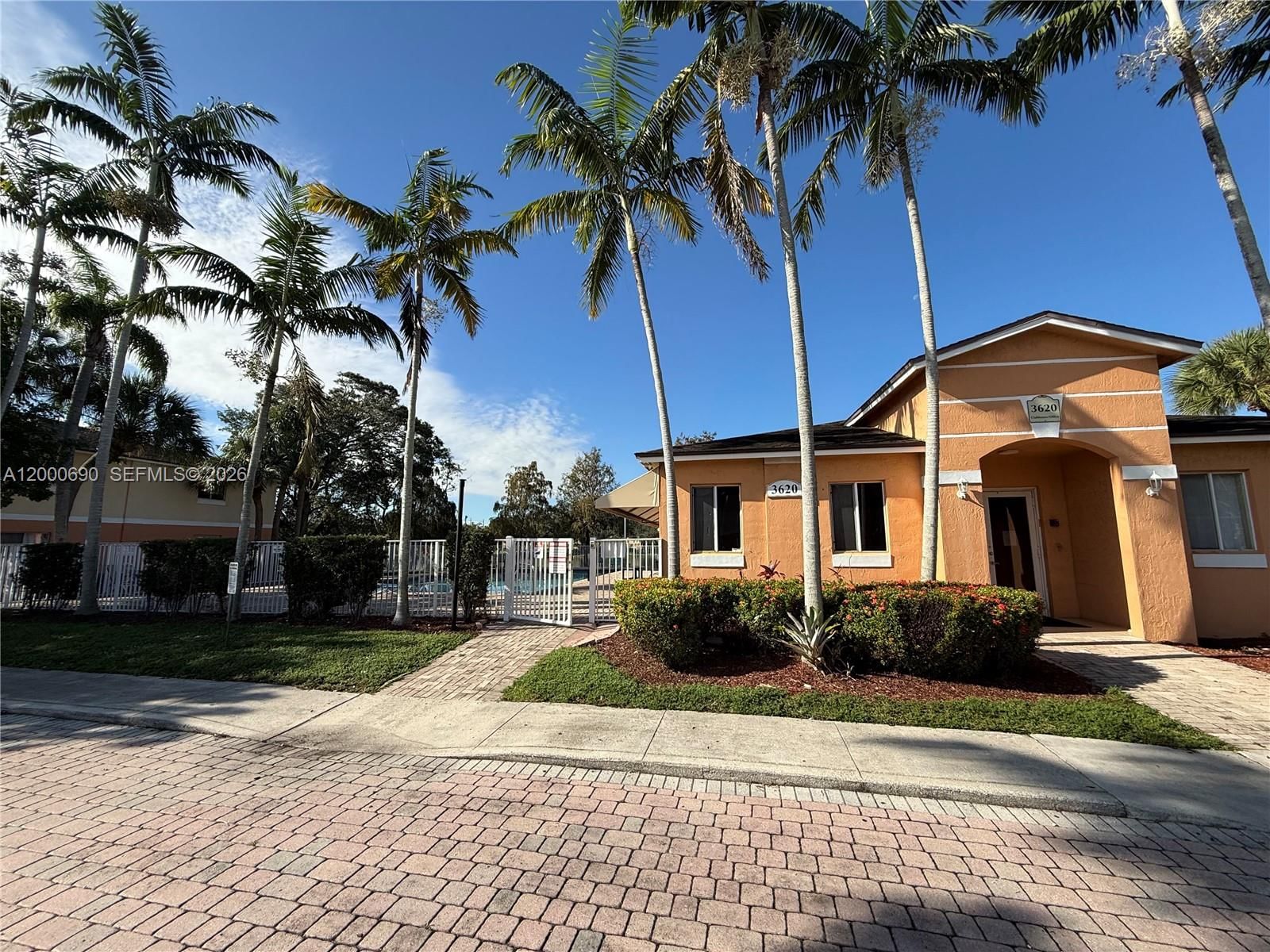 Real estate property located at 3670 56th Ave #705, Broward, Lakewood At Emerald Hills, Hollywood, FL