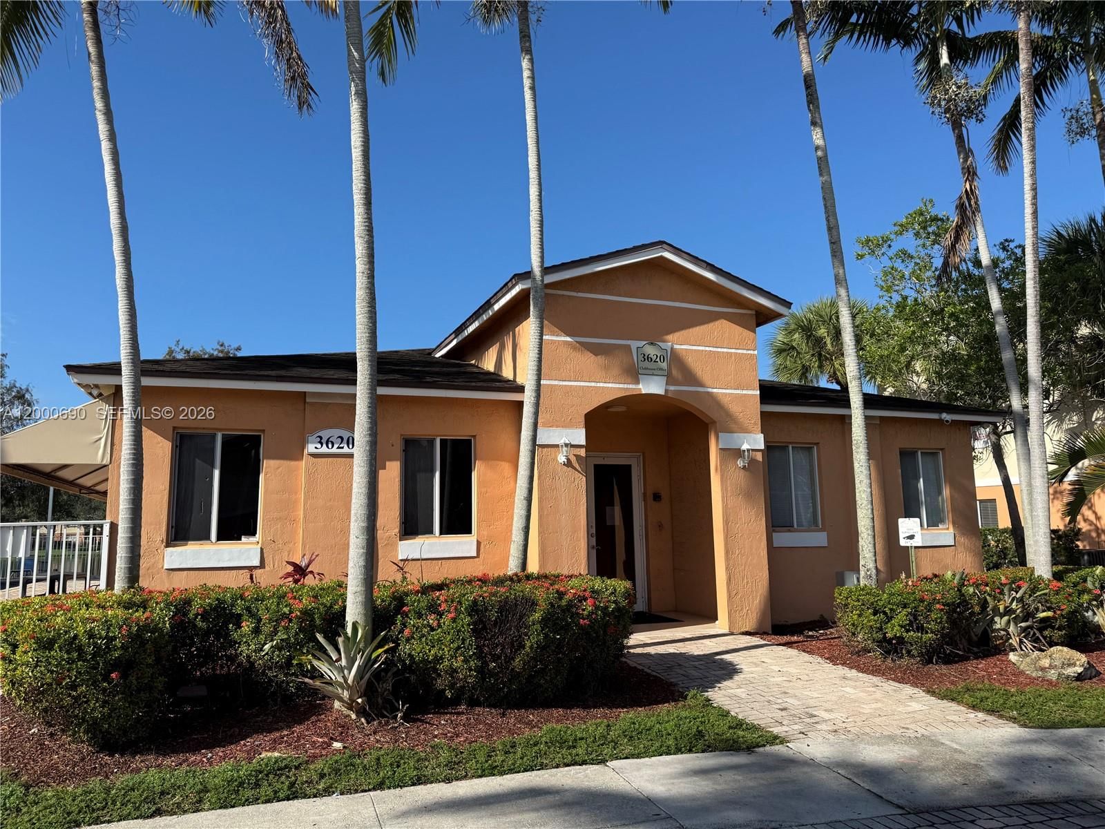 Real estate property located at 3670 56th Ave #705, Broward, Lakewood At Emerald Hills, Hollywood, FL