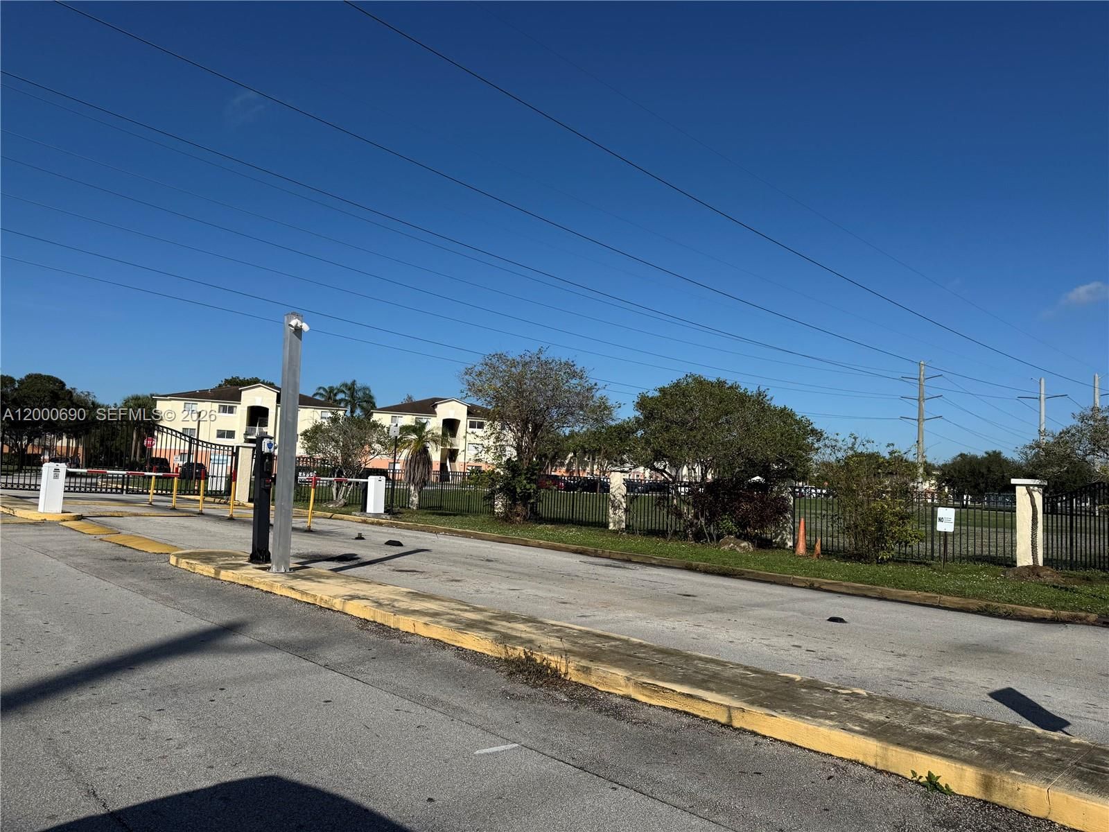 Real estate property located at 3670 56th Ave #705, Broward, Lakewood At Emerald Hills, Hollywood, FL