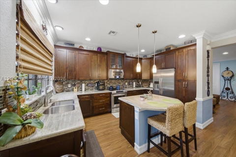 Real estate property located at 110 Riverwalk Cir E, Broward, Sunburst Properties Devel, Plantation, FL