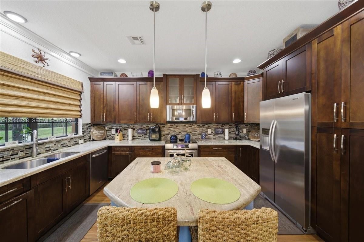 Real estate property located at 110 Riverwalk Cir E, Broward, Sunburst Properties Devel, Plantation, FL