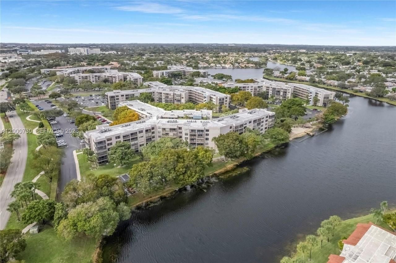 Real estate property located at 900 Colony Point Cir #317, Broward, Colony Point 1 Condo, Pembroke Pines, FL