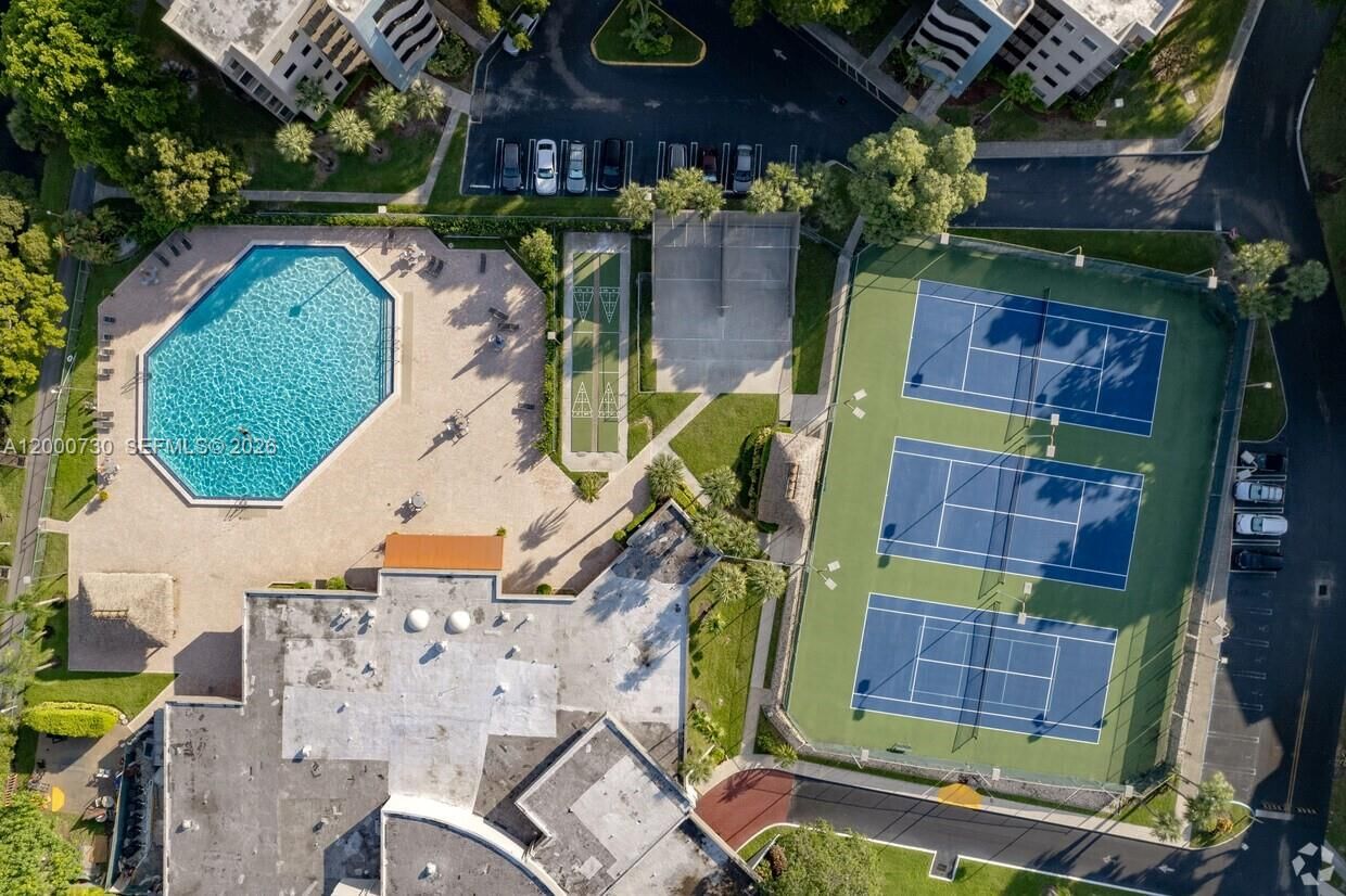 Real estate property located at 900 Colony Point Cir #317, Broward, Colony Point 1 Condo, Pembroke Pines, FL