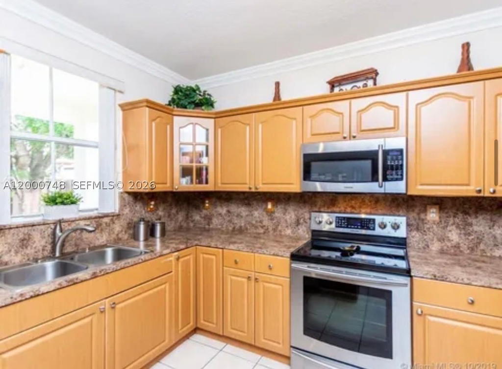 Real estate property located at 8135 198th Ter, Miami-dade, Spanish Lakes 2nd Addn, Hialeah, FL