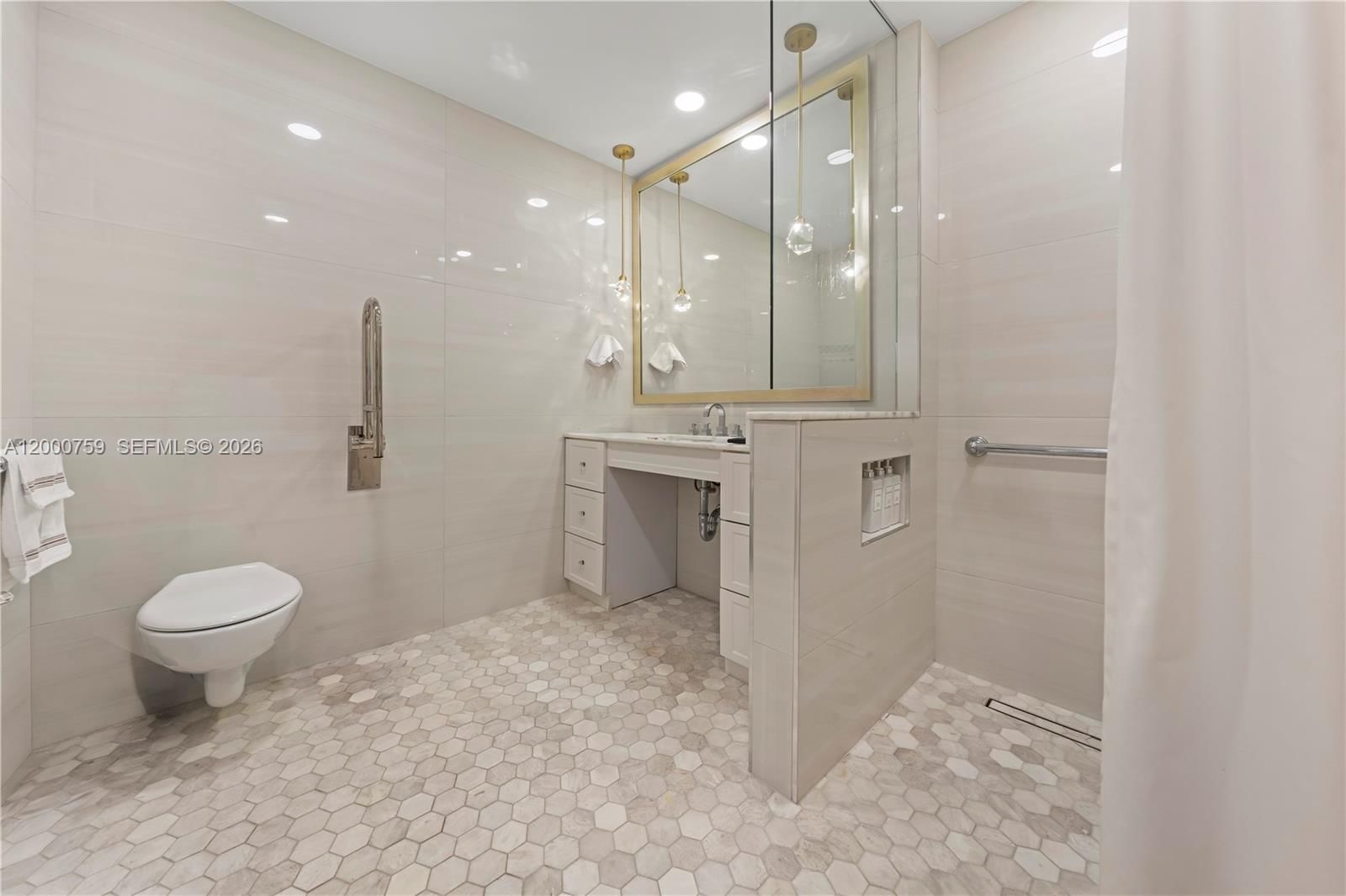 Real estate property located at 1077 170th Ave, Broward, Lakes Of Western Pines Re, Pembroke Pines, FL