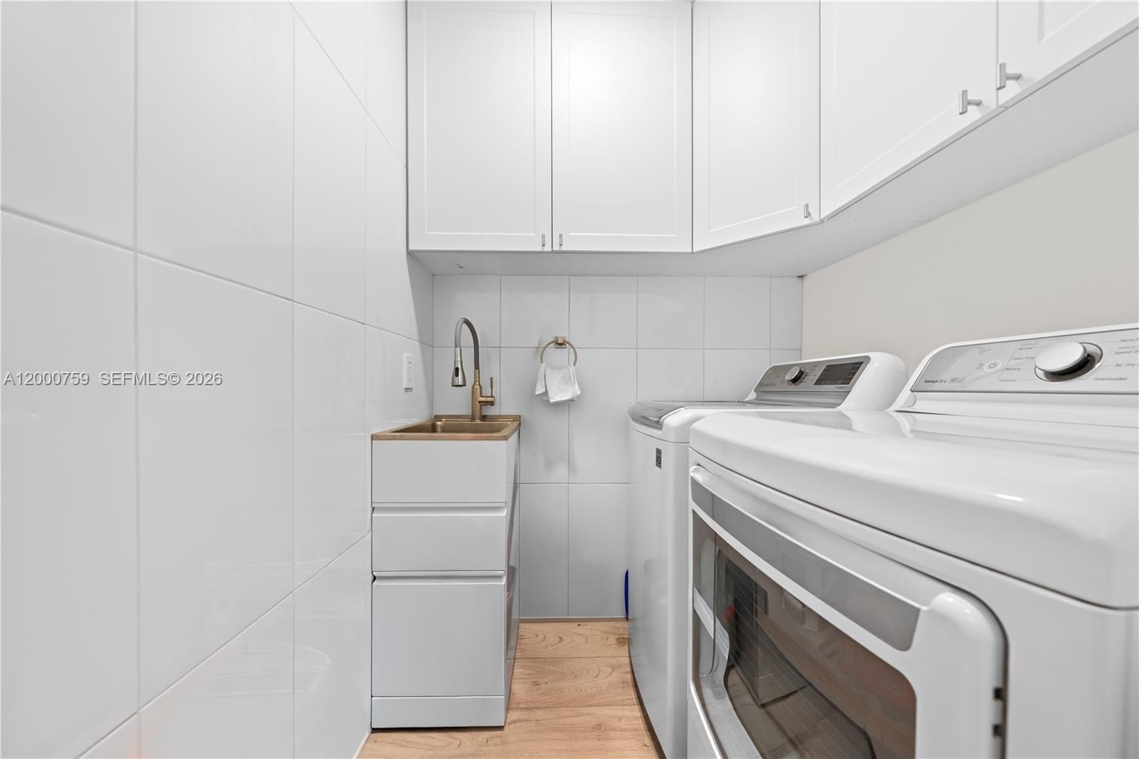 Real estate property located at 1077 170th Ave, Broward, Lakes Of Western Pines Re, Pembroke Pines, FL