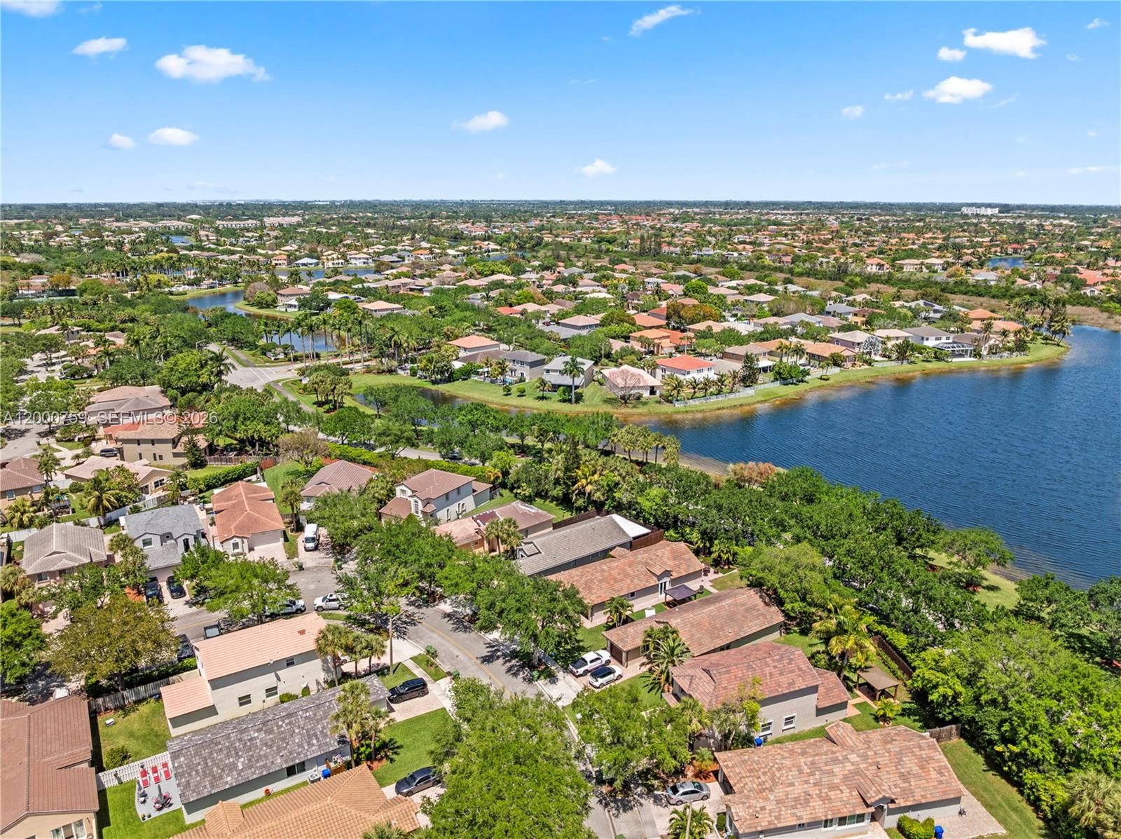 Real estate property located at 1077 170th Ave, Broward, Lakes Of Western Pines Re, Pembroke Pines, FL