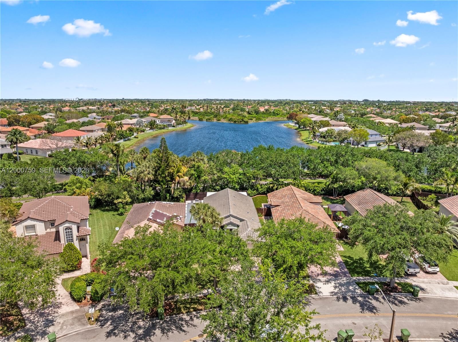 Real estate property located at 1077 170th Ave, Broward, Lakes Of Western Pines Re, Pembroke Pines, FL