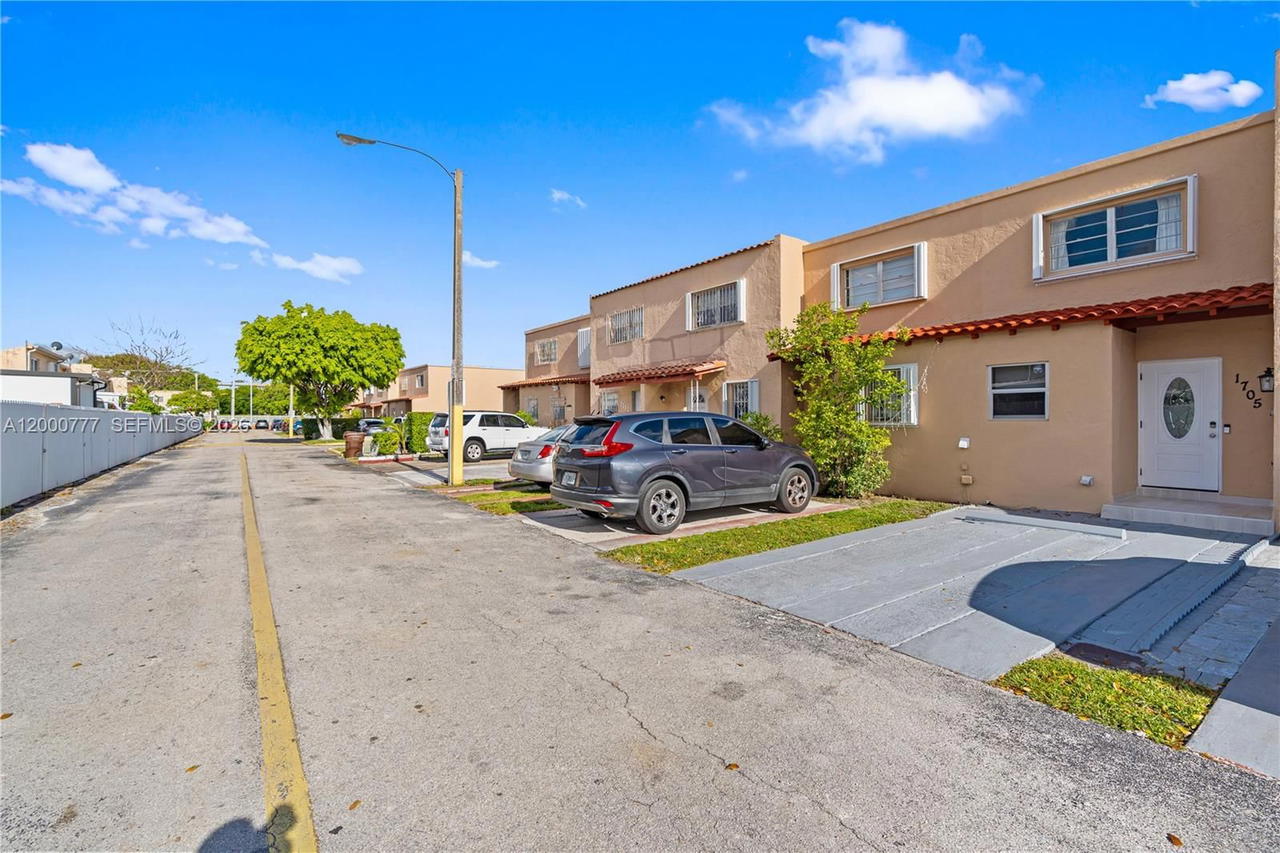 Real estate property located at 1705 57th St #506, Miami-dade, Villa 56 Condo, Hialeah, FL
