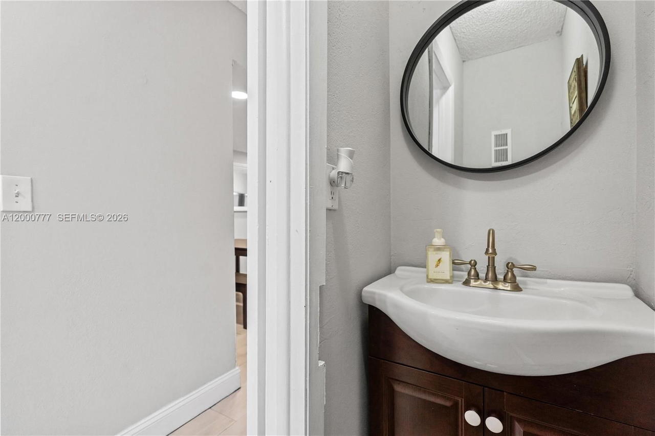 Real estate property located at 1705 57th St #506, Miami-dade, Villa 56 Condo, Hialeah, FL