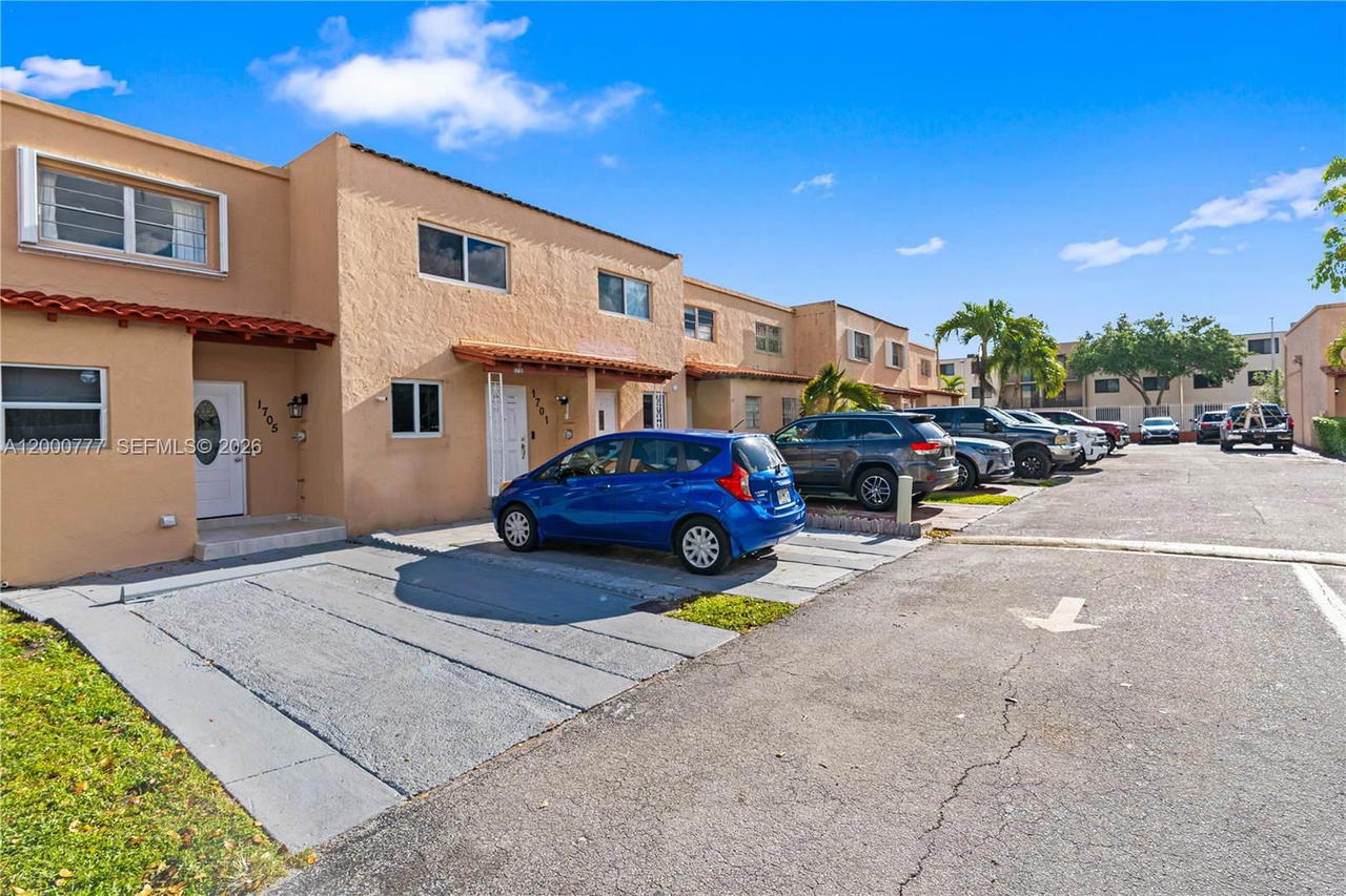 Real estate property located at 1705 57th St #506, Miami-dade, Villa 56 Condo, Hialeah, FL