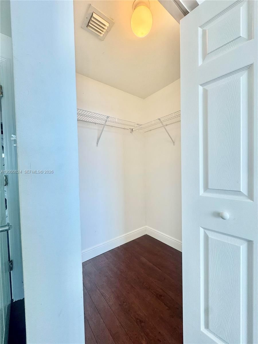 Real estate property located at 140 Dixie Hwy #513, Broward, Hollywood Station Res Con, Hollywood, FL