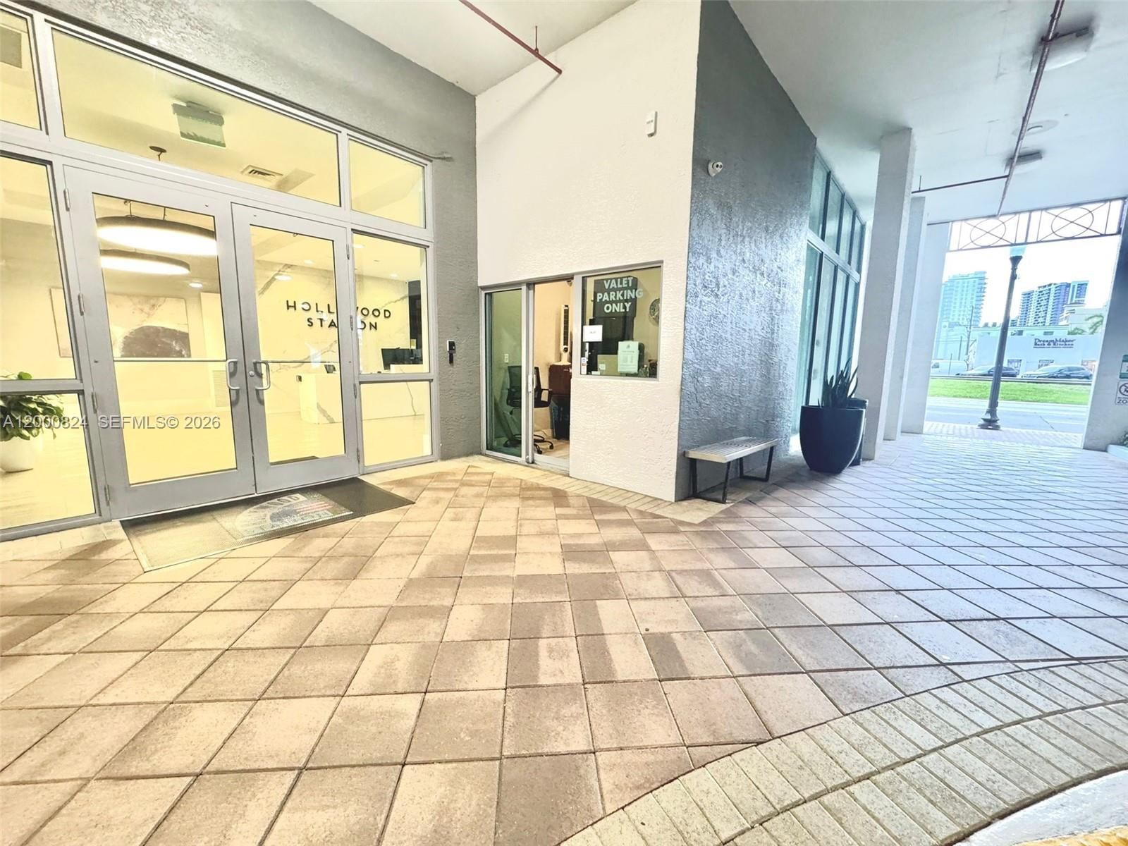 Real estate property located at 140 Dixie Hwy #513, Broward, Hollywood Station Res Con, Hollywood, FL