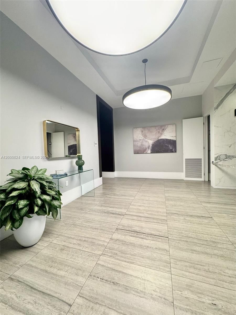 Real estate property located at 140 Dixie Hwy #513, Broward, Hollywood Station Res Con, Hollywood, FL