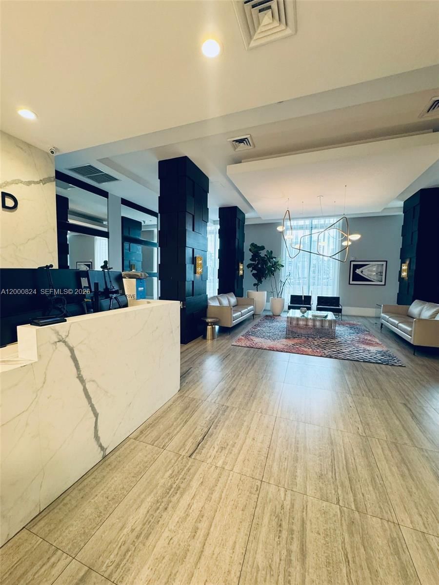 Real estate property located at 140 Dixie Hwy #513, Broward, Hollywood Station Res Con, Hollywood, FL