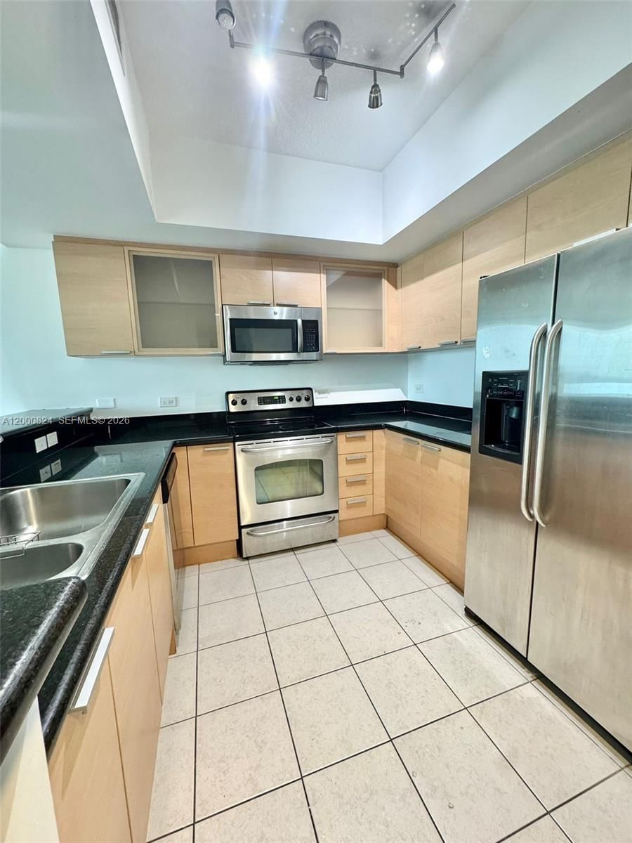 Real estate property located at 140 Dixie Hwy #513, Broward, Hollywood Station Res Con, Hollywood, FL