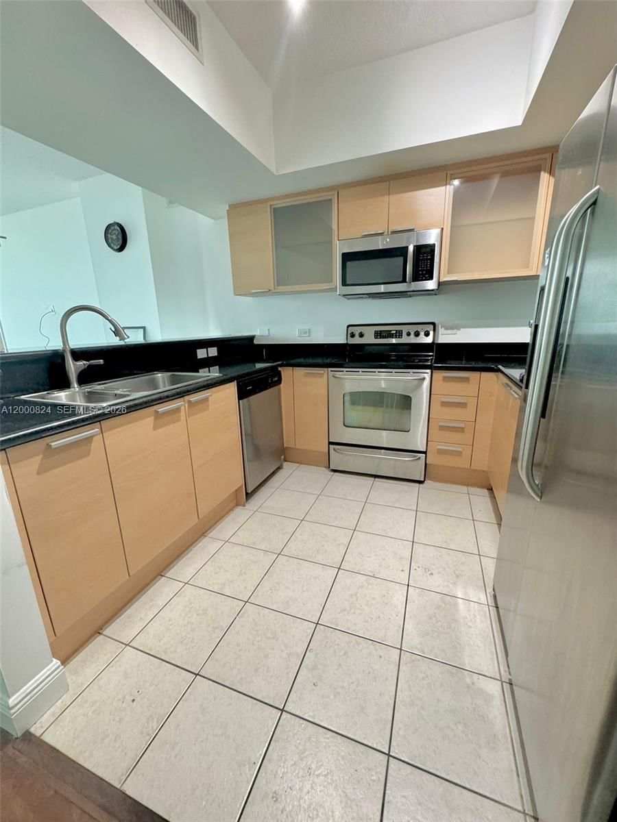 Real estate property located at 140 Dixie Hwy #513, Broward, Hollywood Station Res Con, Hollywood, FL