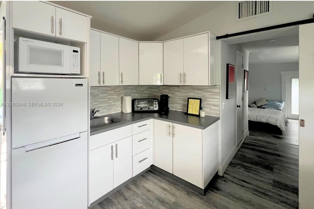 Real estate property located at 8390 64 st, Miami-dade, Sunkist Estates A, Miami, FL