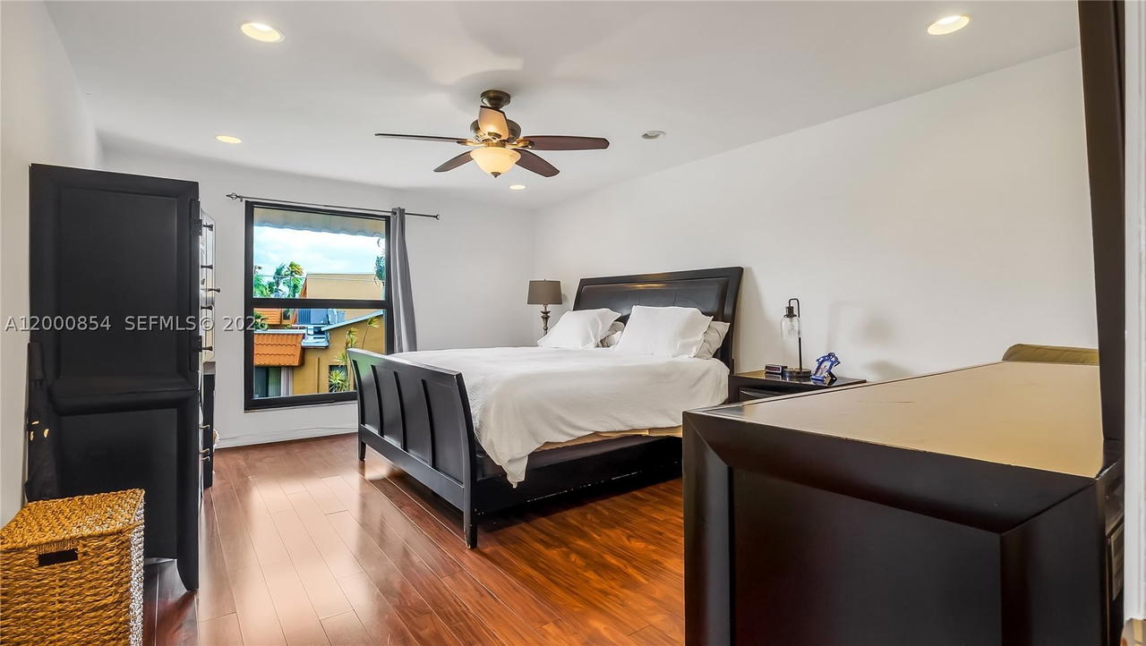 Real estate property located at 1541 92nd Ave #186, Broward, Westview Condominium No T, Pembroke Pines, FL