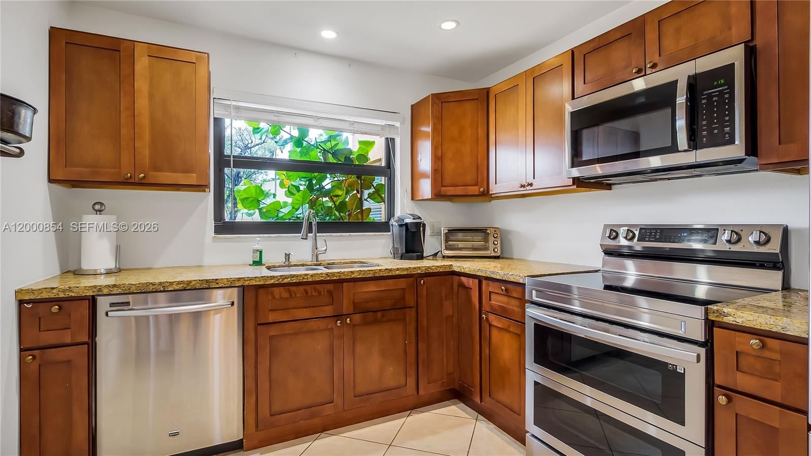 Real estate property located at 1541 92nd Ave #186, Broward, Westview Condominium No T, Pembroke Pines, FL