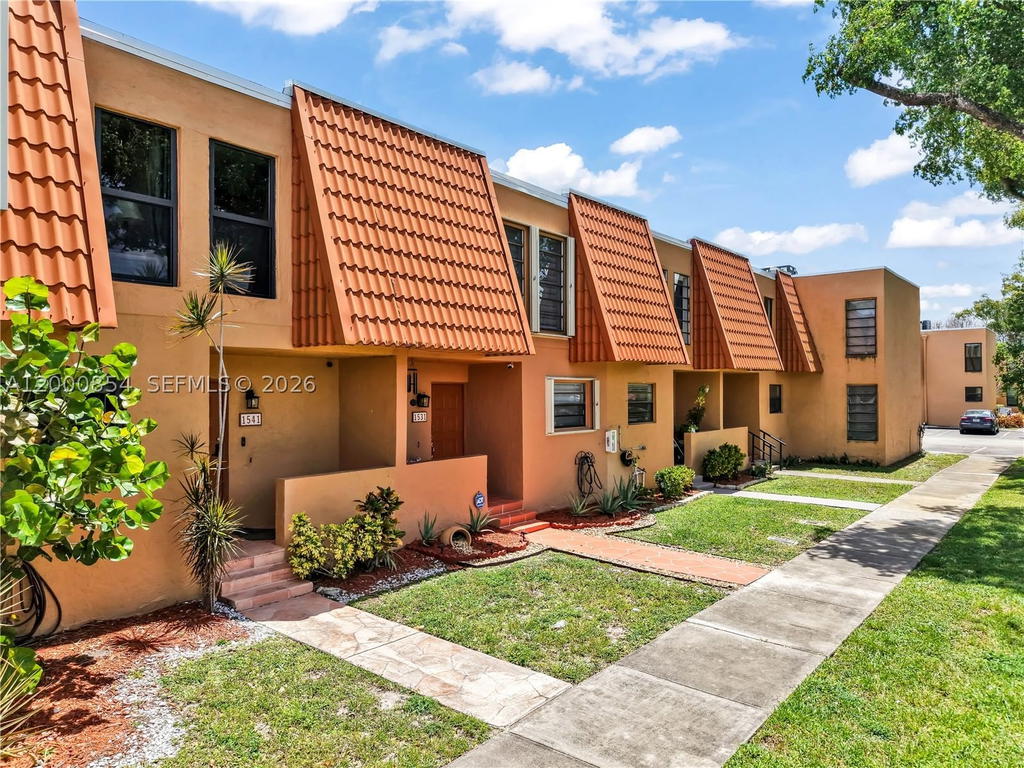 Real estate property located at 1541 92nd Ave #186, Broward, Westview Condominium No T, Pembroke Pines, FL