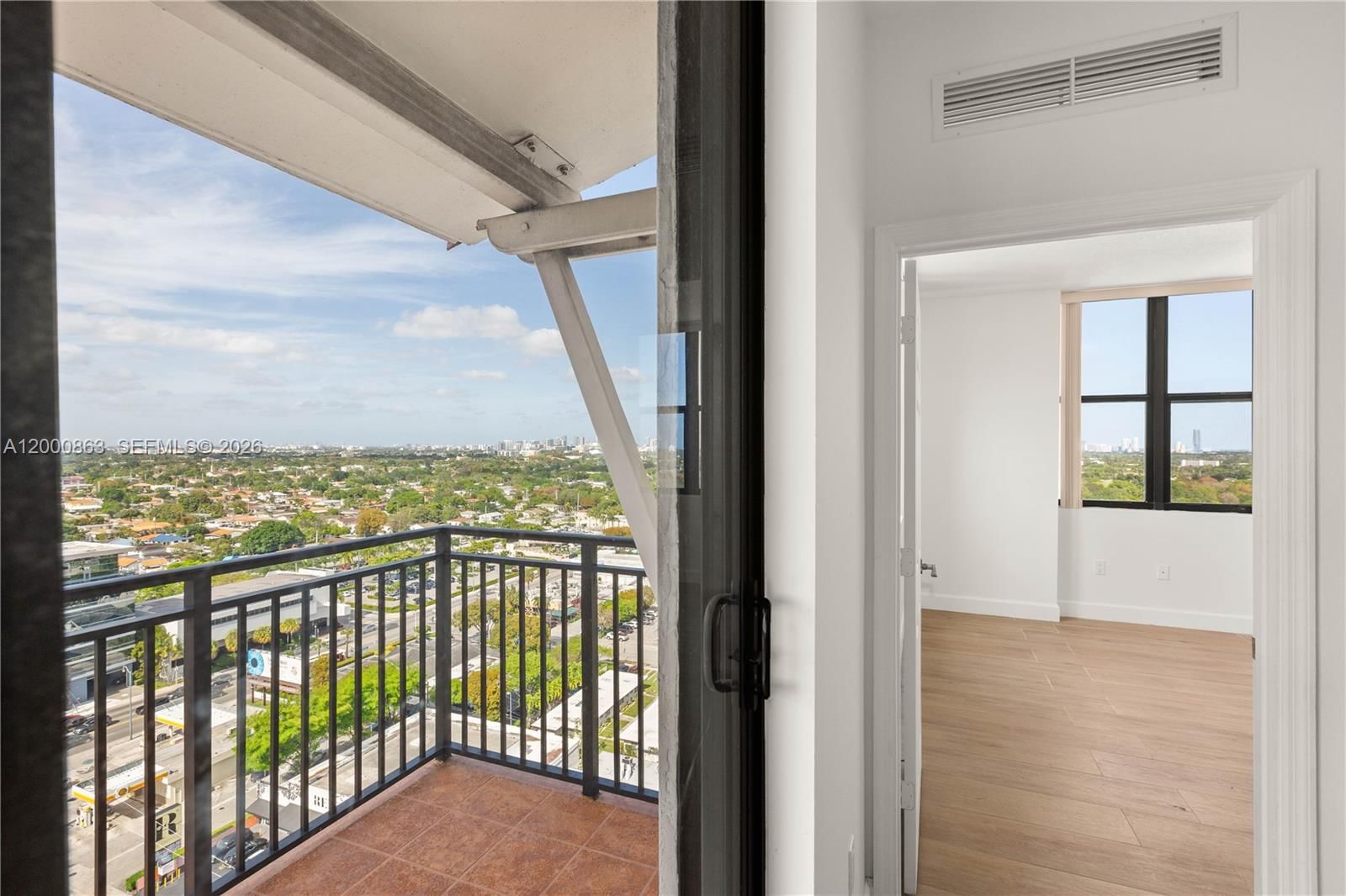 Real estate property located at 888 Douglas Rd PH01, Miami-dade, Puerta De Palmas Condo, Coral Gables, FL