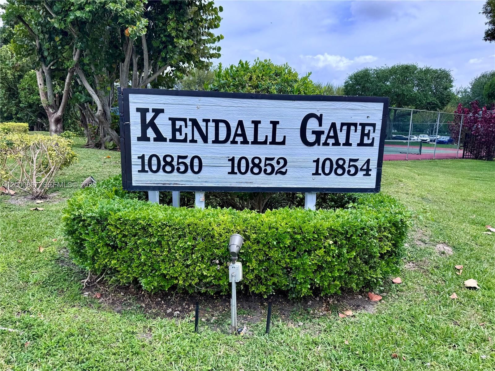 Real estate property located at 10850 Kendall Dr #414, Miami-dade, Kendall Gate Condo, Miami, FL