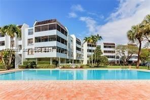 Real estate property located at 10850 Kendall Dr #414, Miami-dade, Kendall Gate Condo, Miami, FL