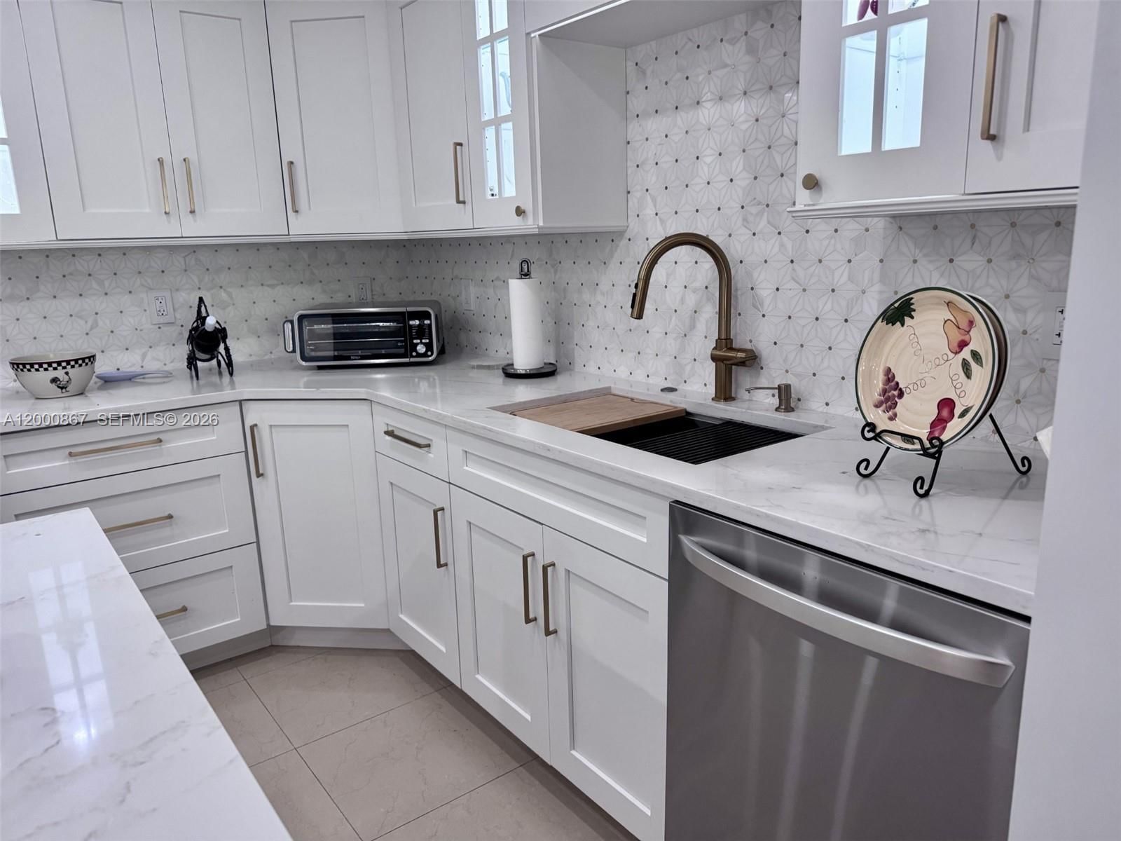 Real estate property located at 10850 Kendall Dr #414, Miami-dade, Kendall Gate Condo, Miami, FL