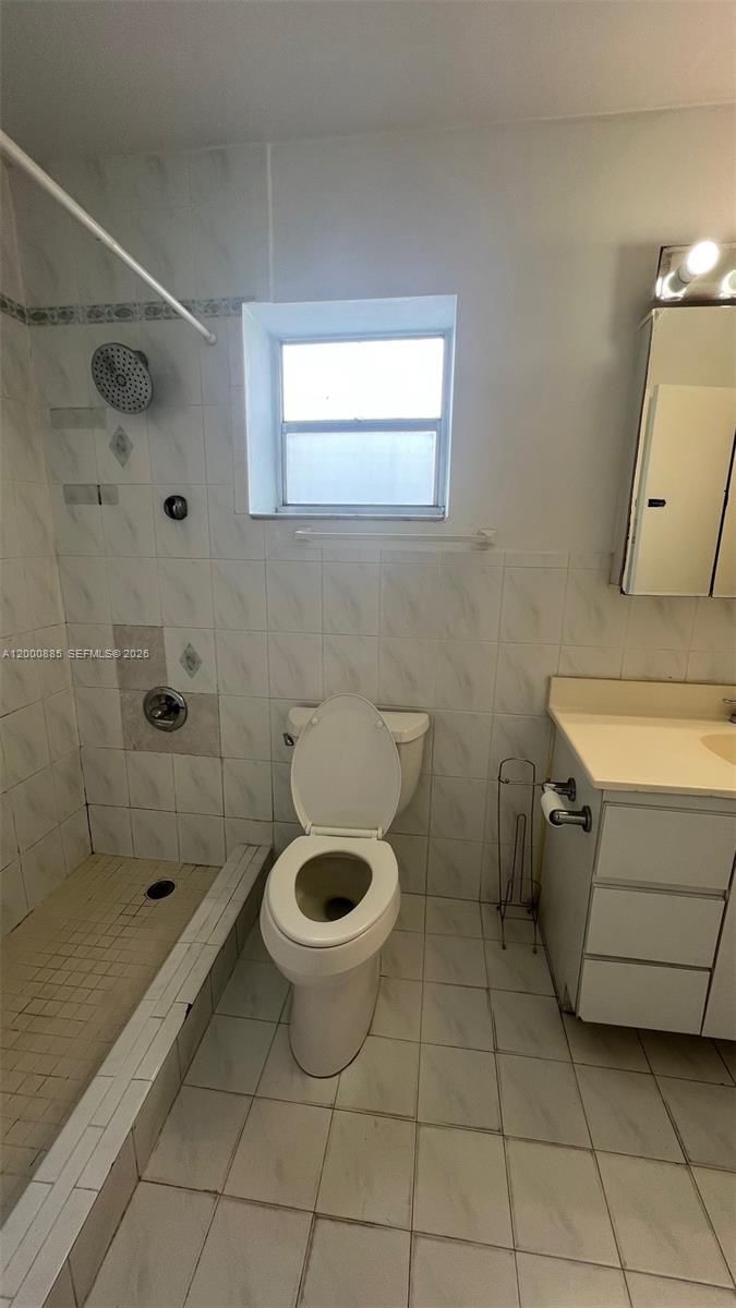 Real estate property located at 6070 18th Ave #323, Miami-dade, Palmetto Springs Condo Vi, Hialeah, FL