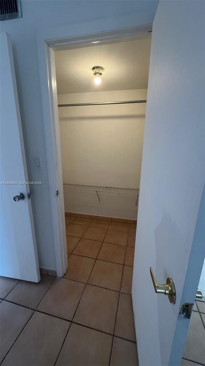 Real estate property located at 6070 18th Ave #323, Miami-dade, Palmetto Springs Condo Vi, Hialeah, FL