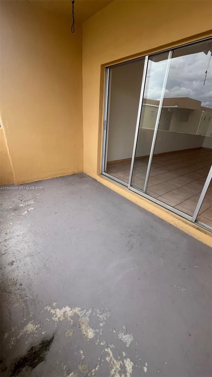 Real estate property located at 6070 18th Ave #323, Miami-dade, Palmetto Springs Condo Vi, Hialeah, FL