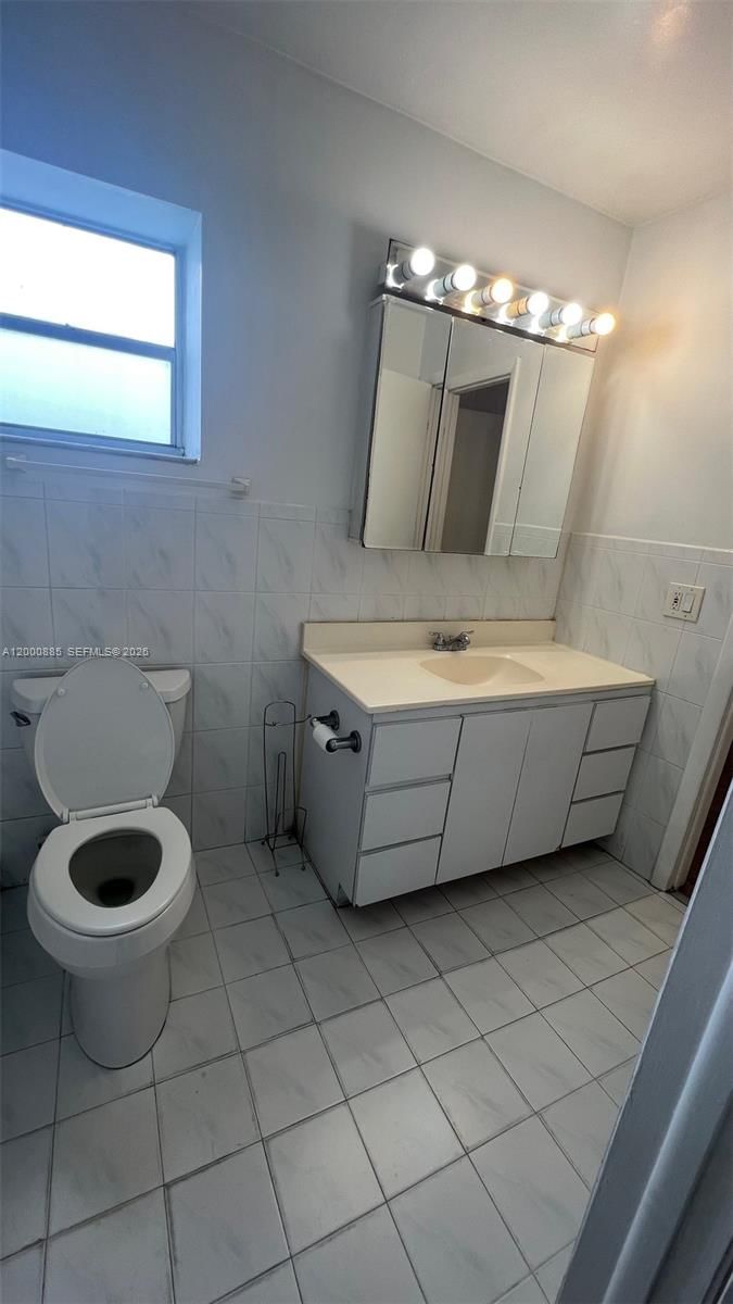 Real estate property located at 6070 18th Ave #323, Miami-dade, Palmetto Springs Condo Vi, Hialeah, FL