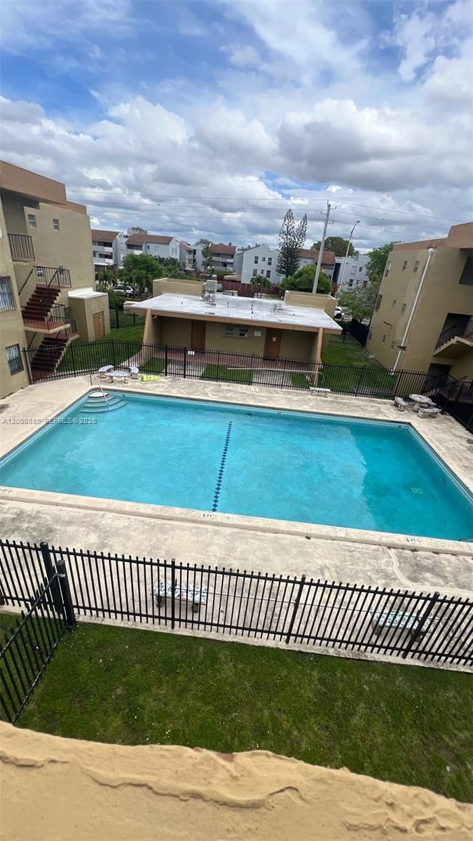 Real estate property located at 6070 18th Ave #323, Miami-dade, Palmetto Springs Condo Vi, Hialeah, FL