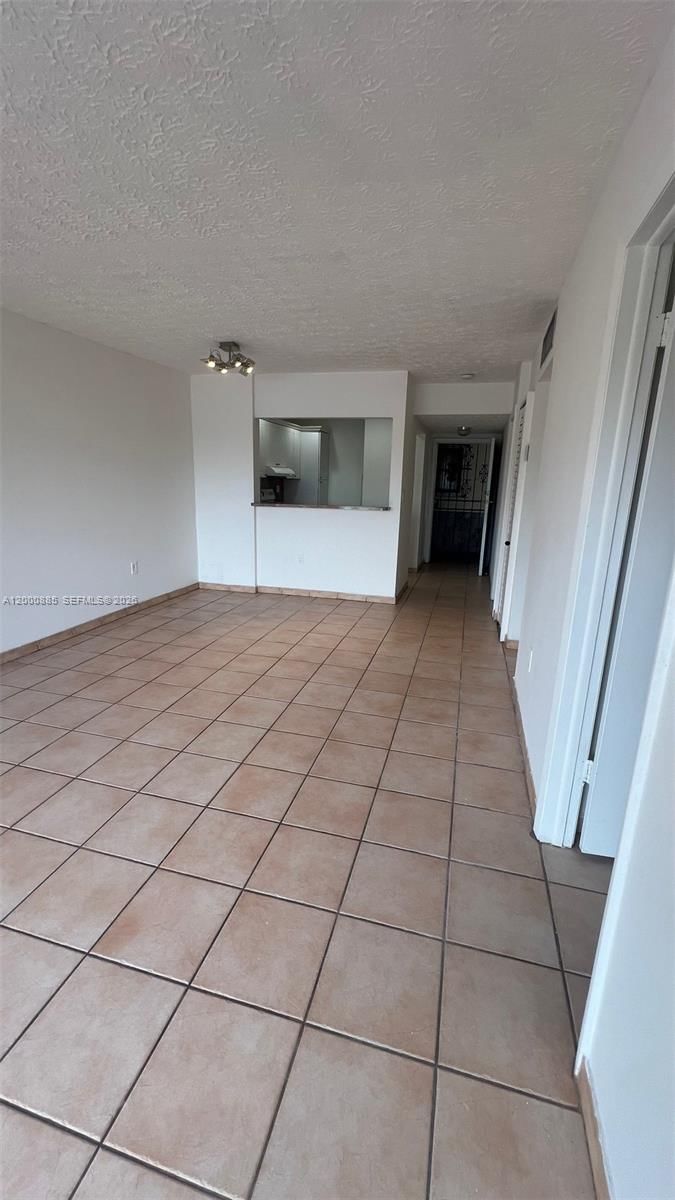 Real estate property located at 6070 18th Ave #323, Miami-dade, Palmetto Springs Condo Vi, Hialeah, FL