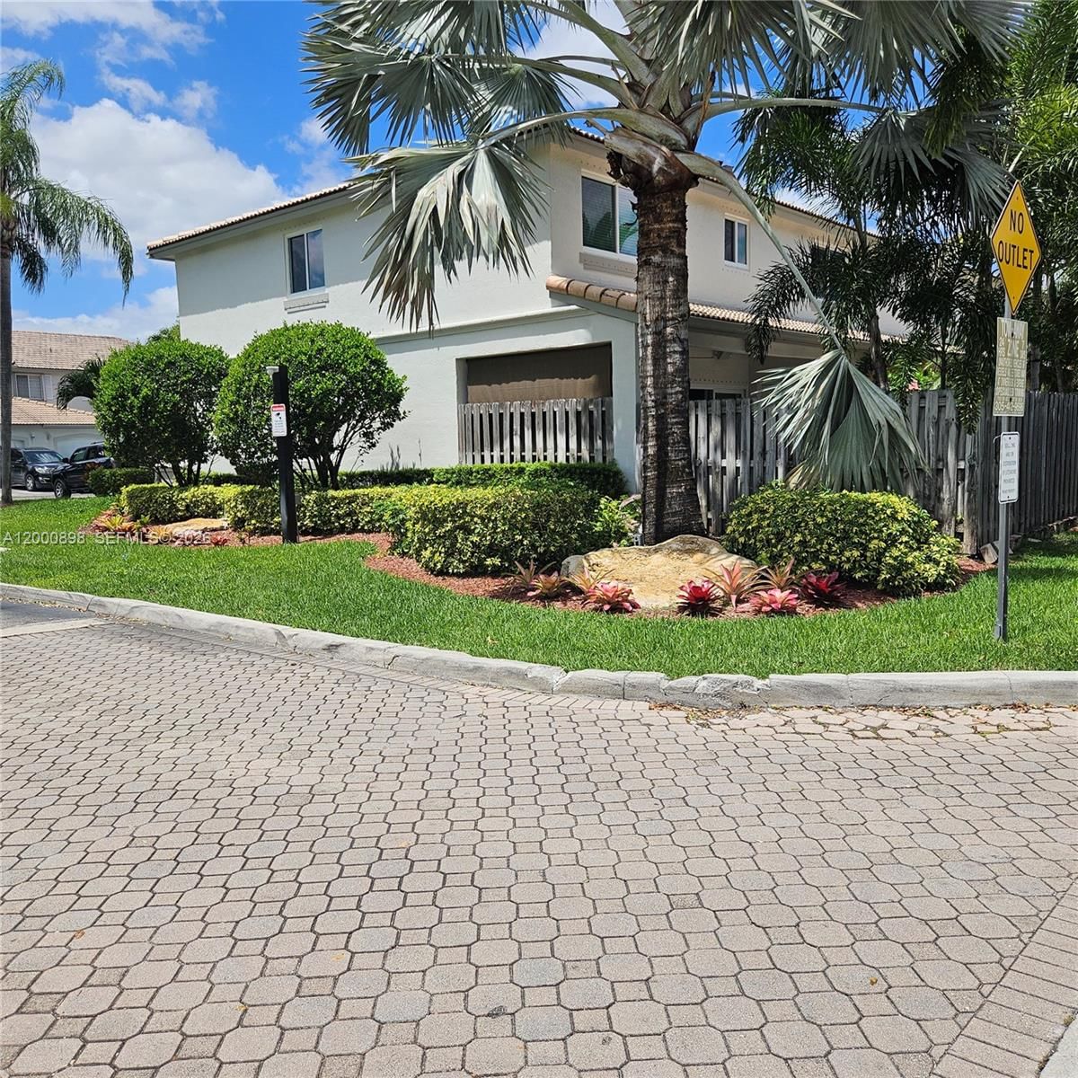 Real estate property located at 7378 162nd Pl, Miami-dade, Heftlers Lago Mar West, Miami, FL
