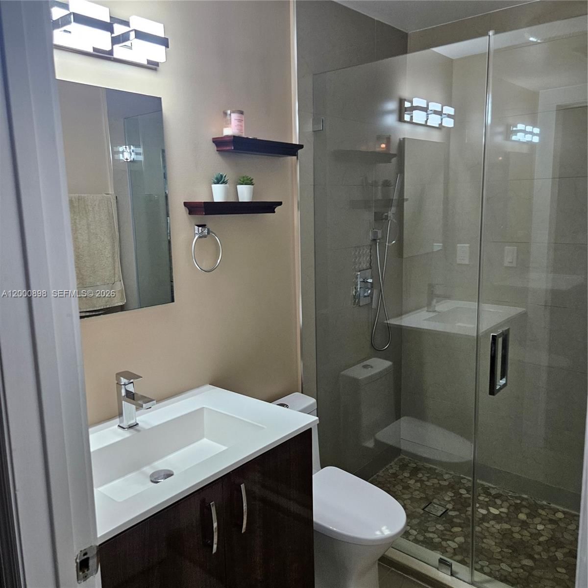 Real estate property located at 7378 162nd Pl, Miami-dade, Heftlers Lago Mar West, Miami, FL