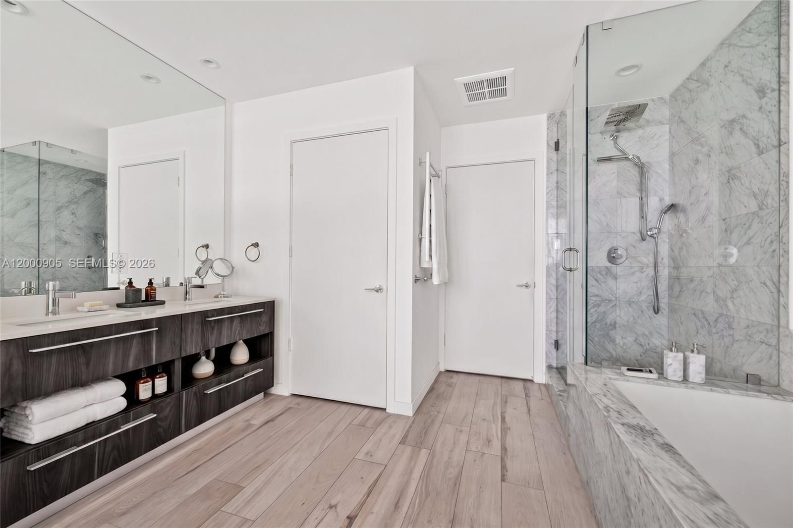 Real estate property located at 480 31st St #1501, Miami-dade, Gran Paraiso Condo, Miami, FL