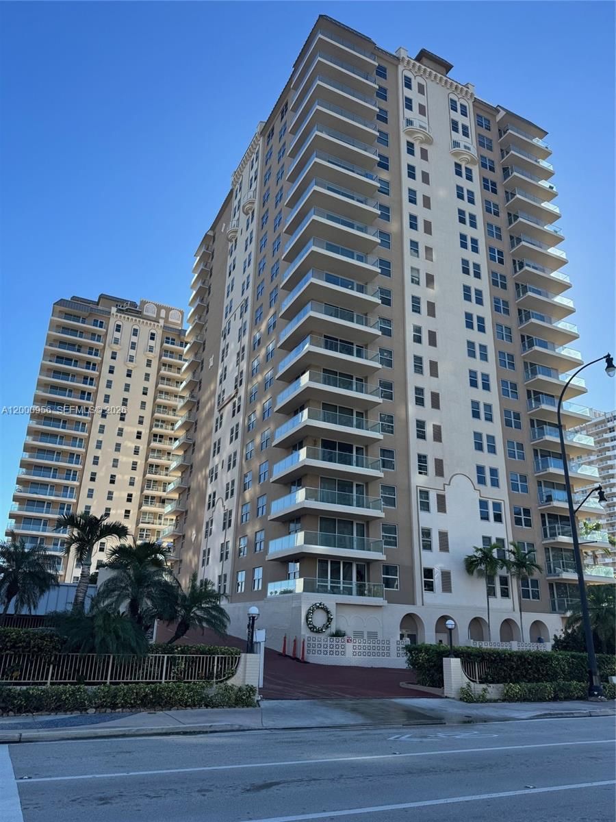 Real estate property located at 1912 Ocean Dr #17C, Broward, Malaga Towers Condo, Hallandale Beach, FL